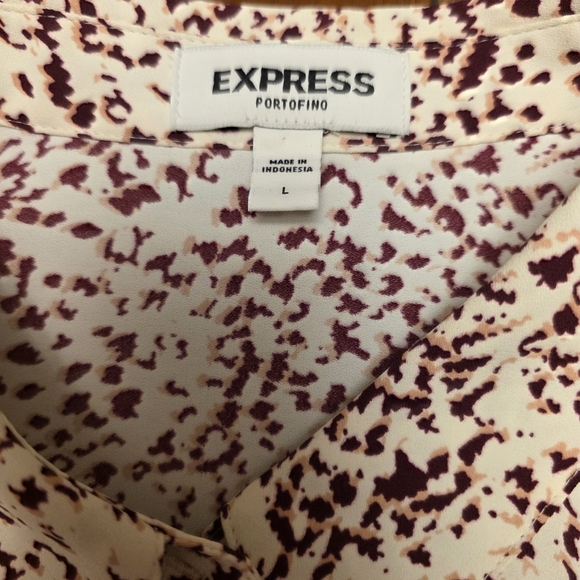 Express Poerofini Women's White and Maroon Patterned Blouse Size L - Picture 9 of 13